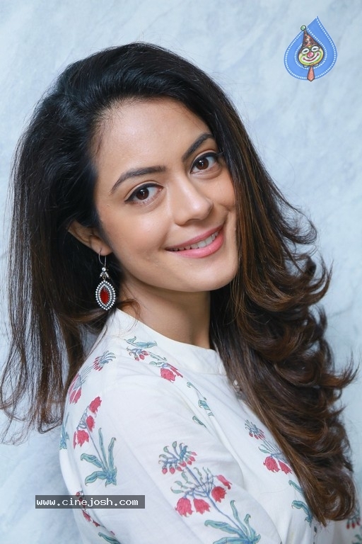 Anya Singh Interview Photos - 10 / 21 photos