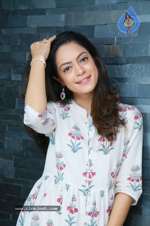 Anya Singh Interview Photos - 11 / 21 photos