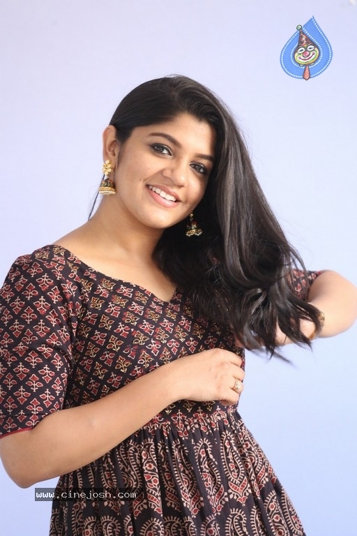 Aparna Balamurali is a 'chattambi' in Kamuki | Malayalam Movie News - Times  of India