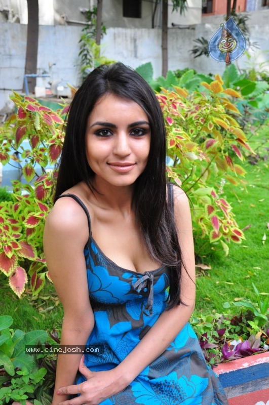 Aparna Sharma Hot Stills - 18 / 167 photos