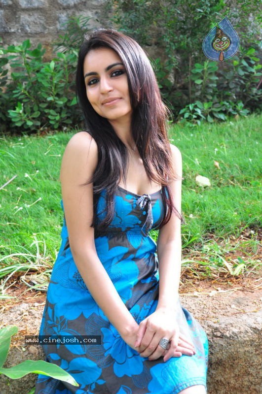 Aparna Sharma Hot Stills - 28 / 167 photos