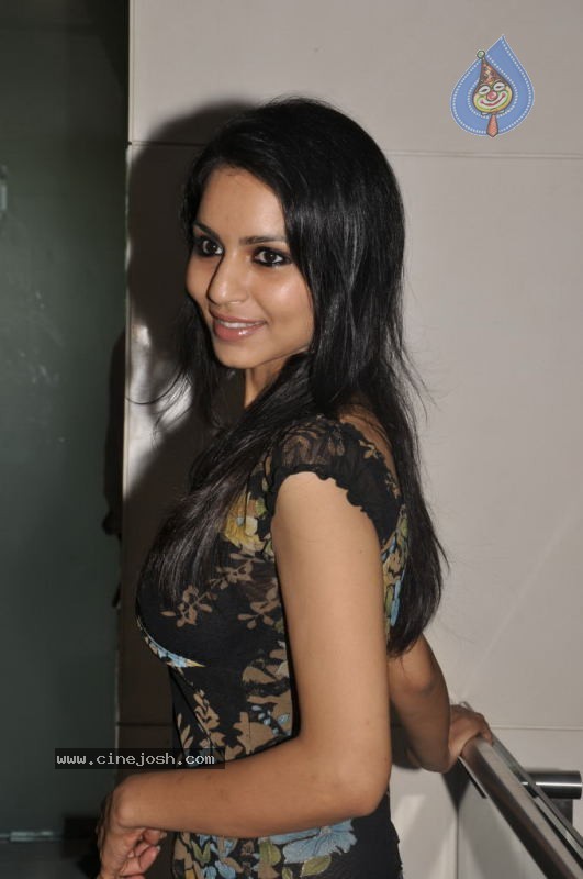 Aparna Sharma New Stills - 4 / 55 photos