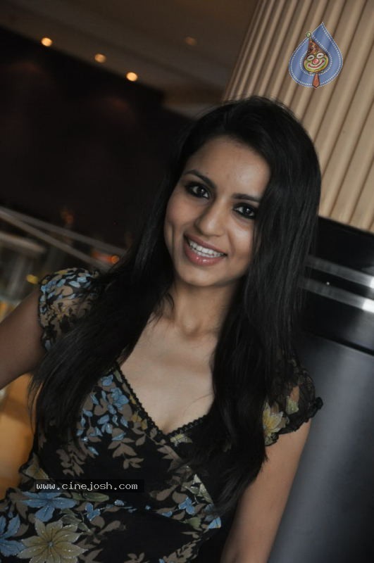 Aparna Sharma New Stills - 30 / 55 photos