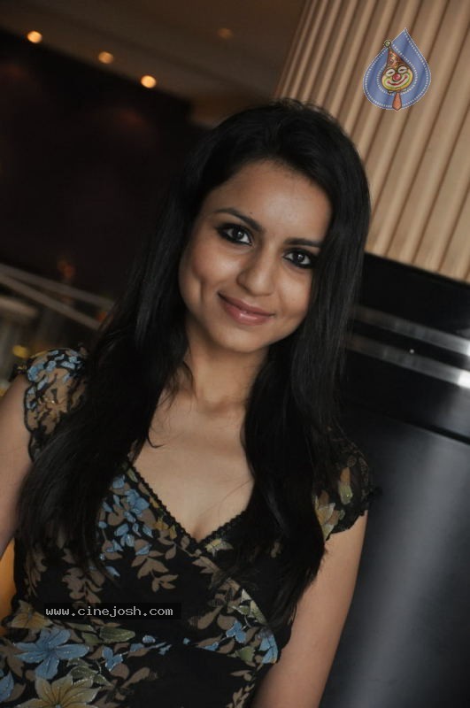 Aparna Sharma New Stills - 34 / 55 photos