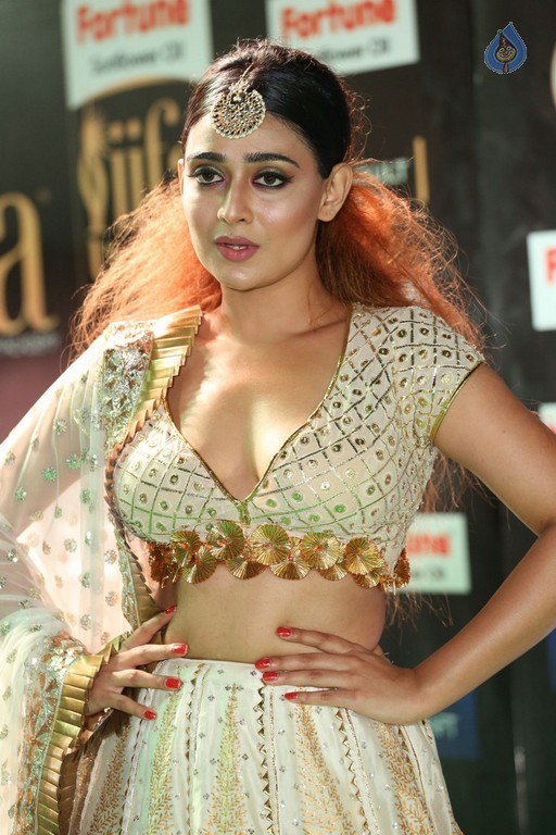 Apoorva at IIFA 2017 - 22 / 42 photos
