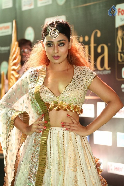 Apoorva at IIFA 2017 - 25 / 42 photos