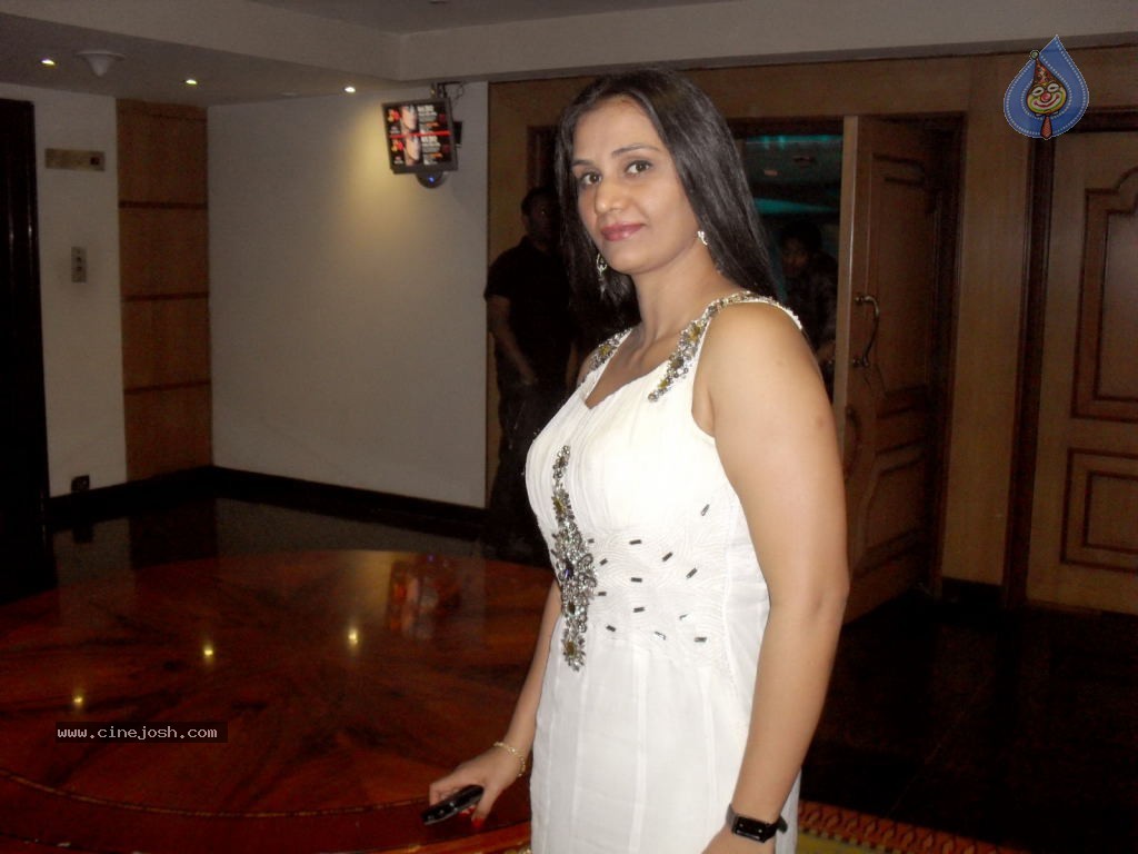 Apoorva Hot Stills - 10 / 34 photos