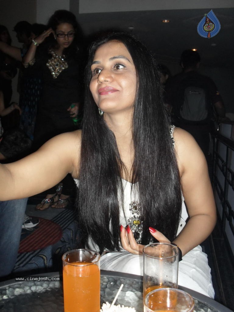 Apoorva Hot Stills - 13 / 34 photos
