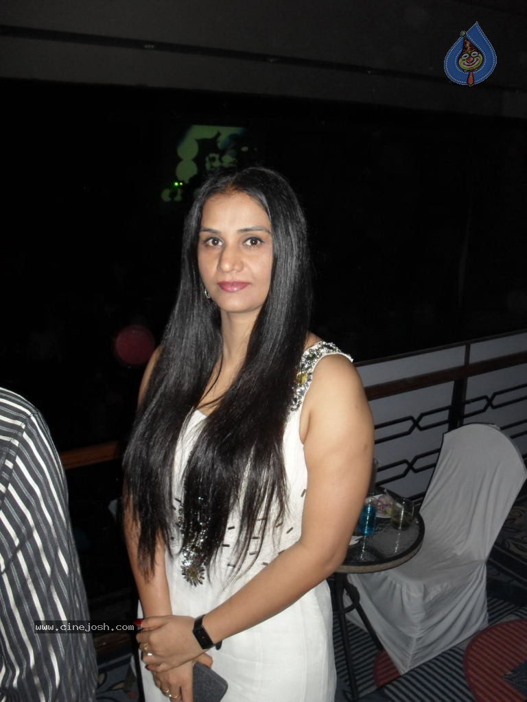 Apoorva Hot Stills - 17 / 34 photos