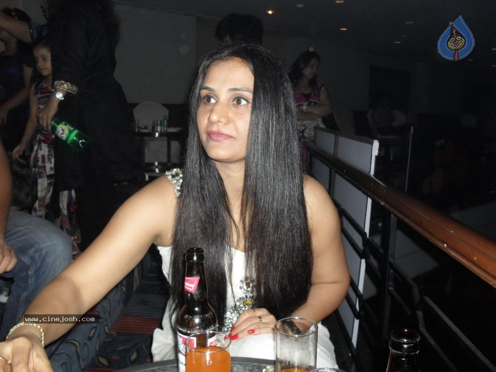 Apoorva Hot Stills - 22 / 34 photos