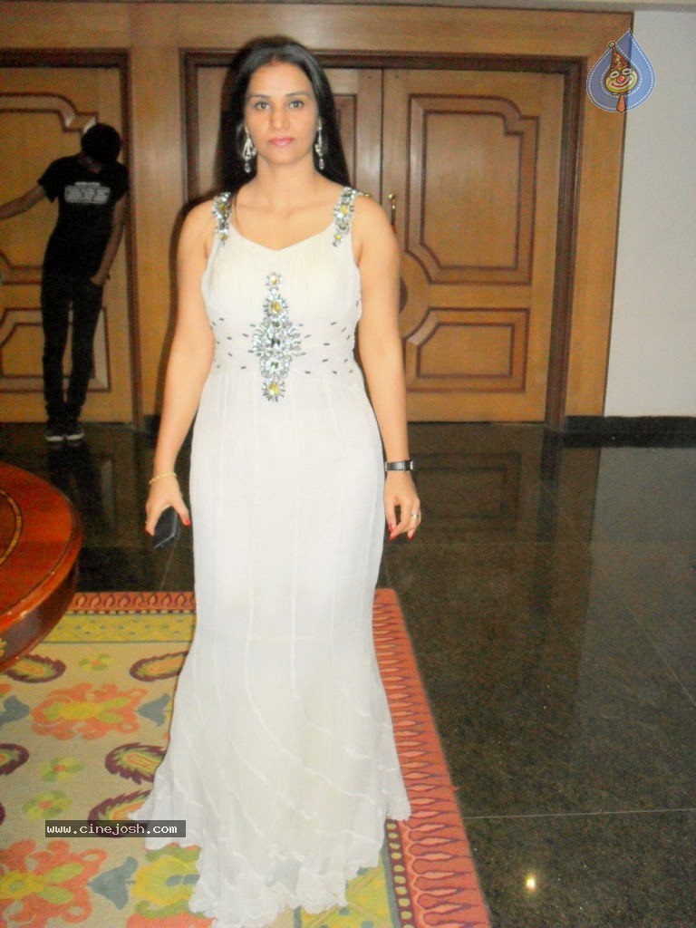 Apoorva Hot Stills - 27 / 34 photos