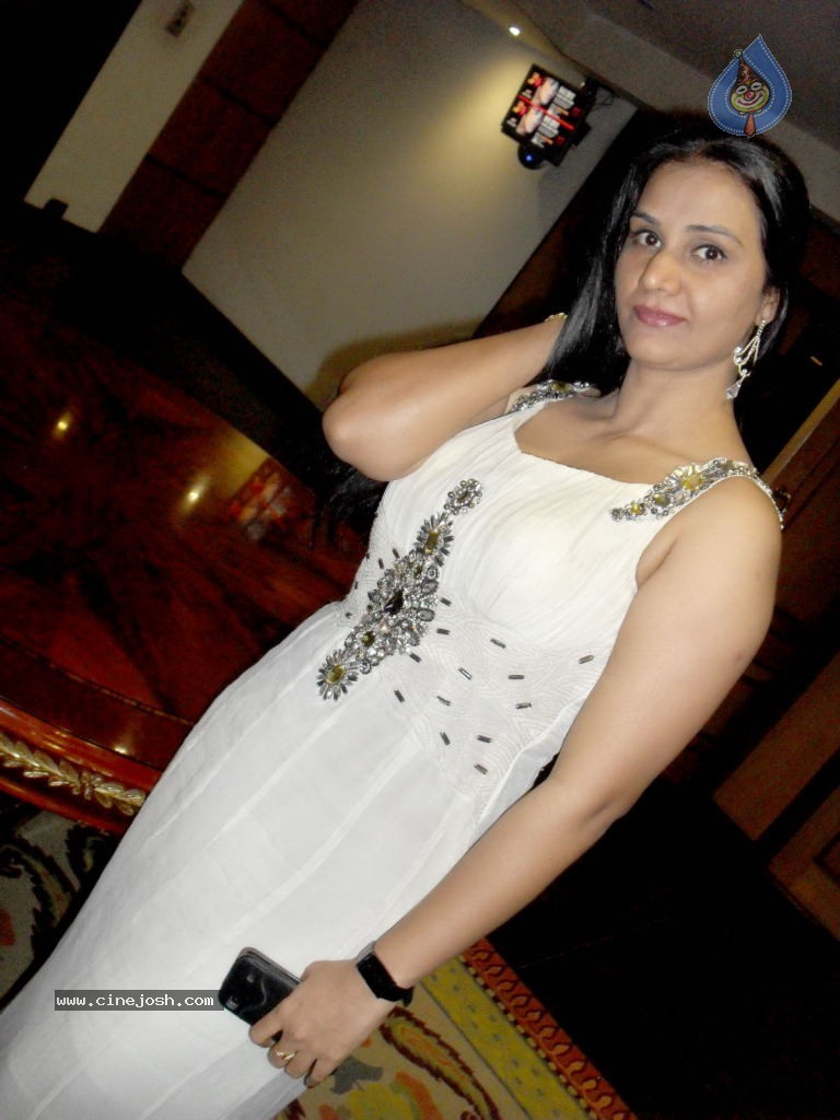 Apoorva Hot Stills - 29 / 34 photos