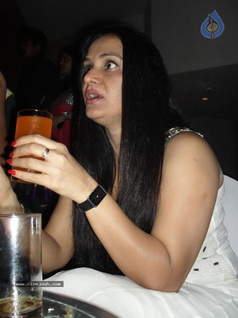 Apoorva Hot Stills - 31 / 34 photos