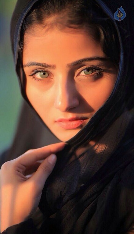 Aqsa Bhatt Photo Shoot - 21 / 31 photos