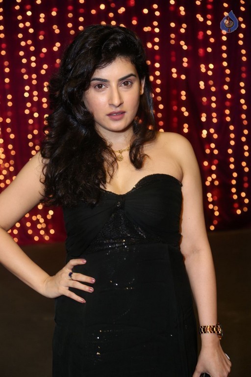 Archana at Zee Telugu Apsara Awards - 4 / 21 photos