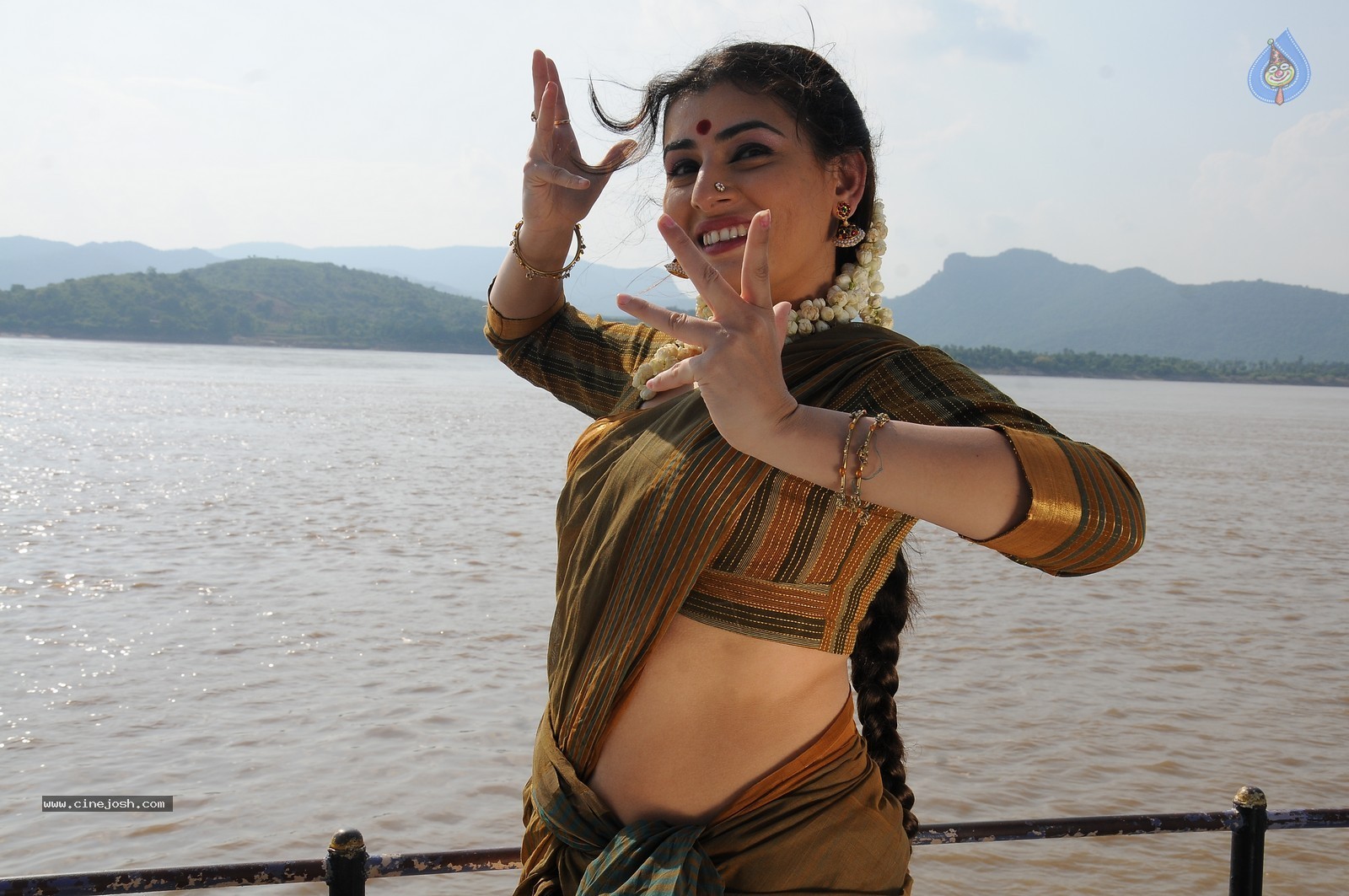 Archana Latest Photos - 16 / 50 photos
