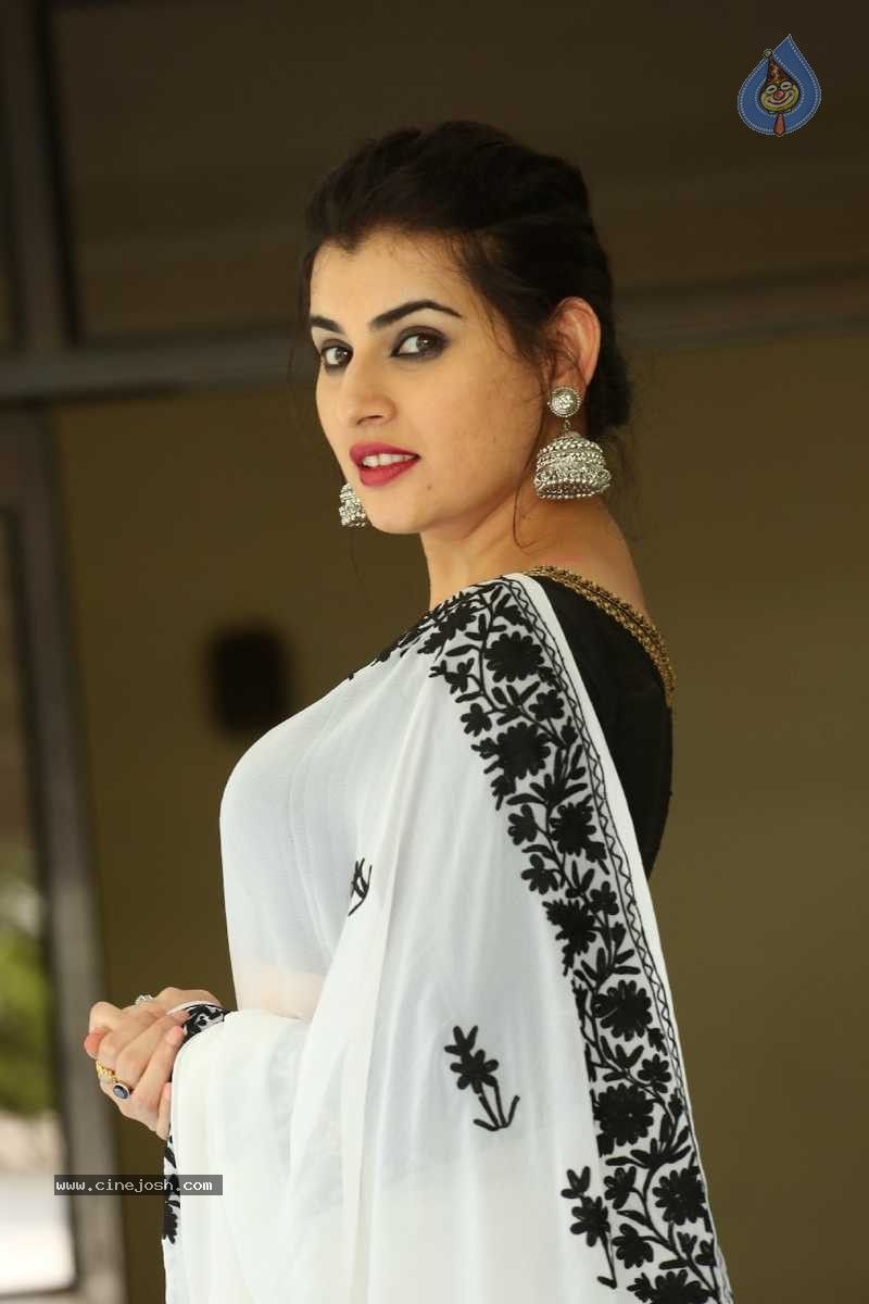 Archana New Pics - 5 / 57 photos