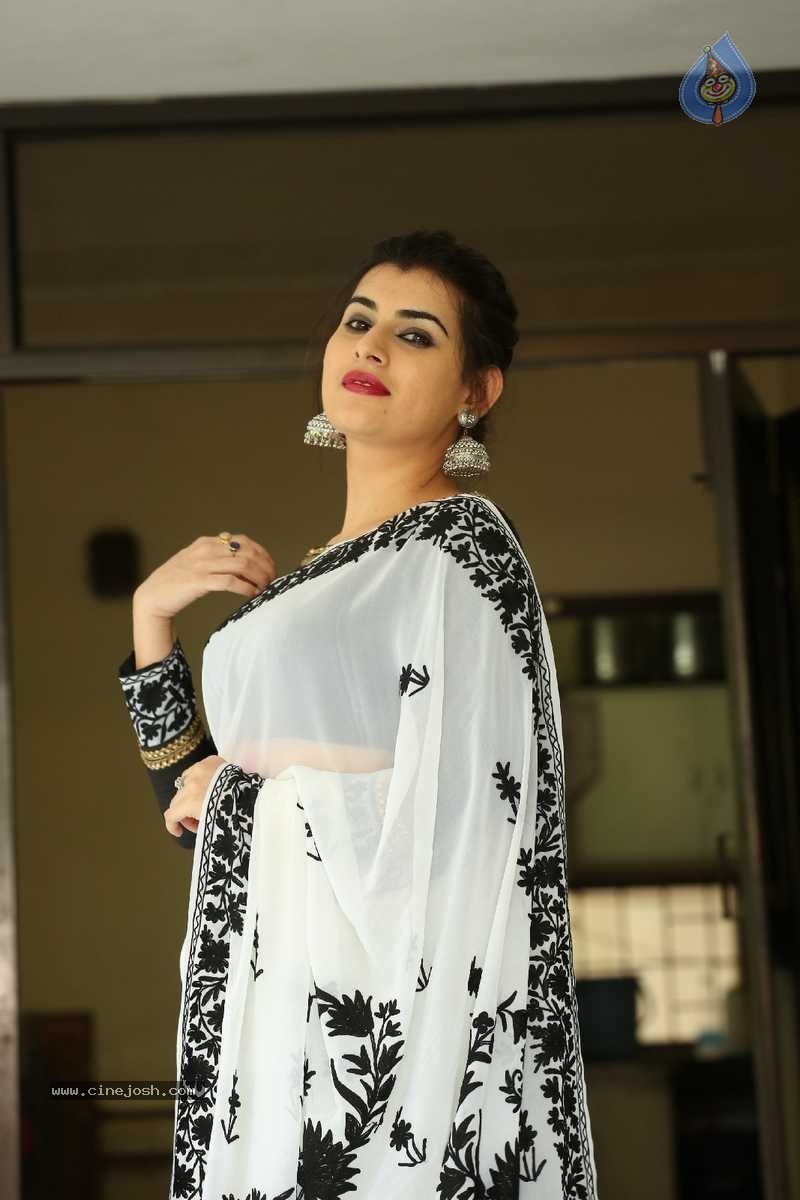 Archana New Pics - 39 / 57 photos