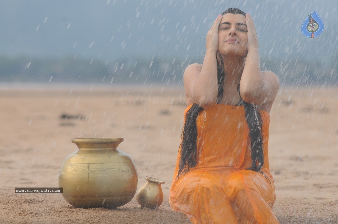 Archana New Spicy Stills - 24 / 65 photos