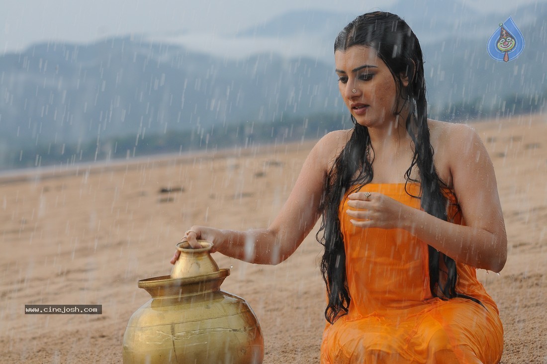 Archana New Spicy Stills - 28 / 65 photos