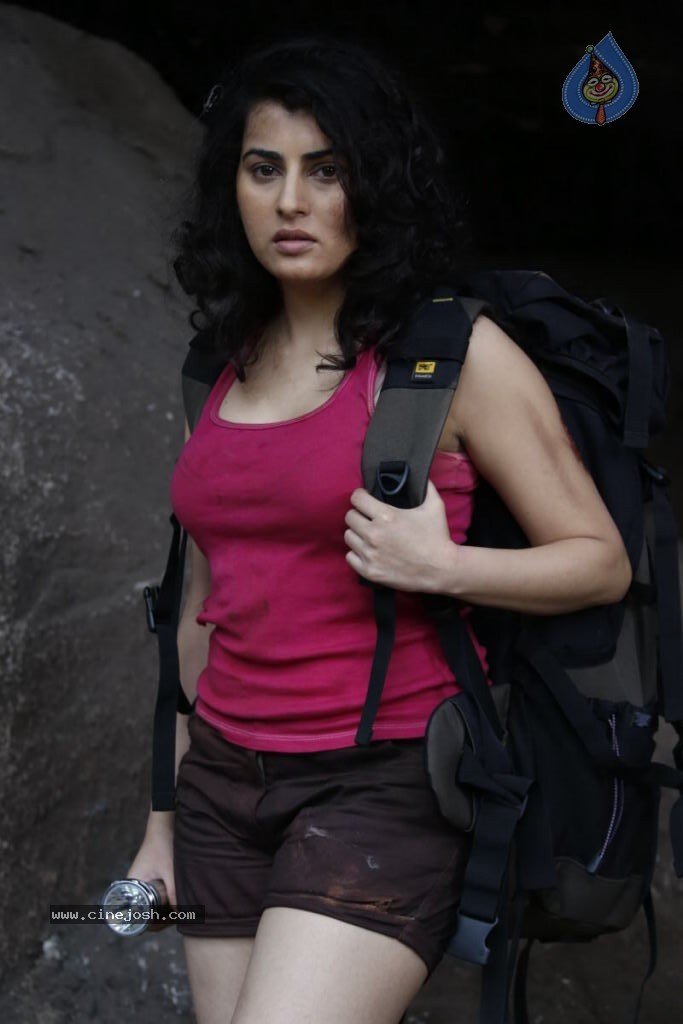 Archana New Stills - 31 / 61 photos