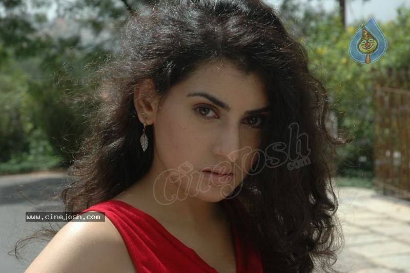 Archana Stills - 46 / 58 photos