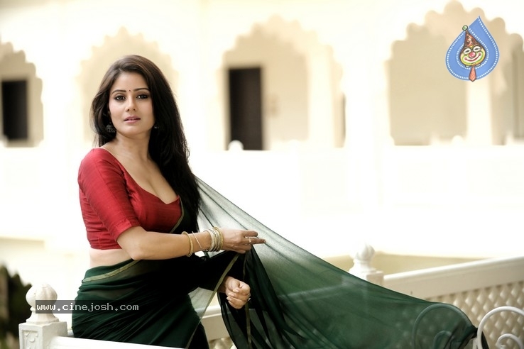 Archanna Guptaa Photoshoot - 1 / 6 photos