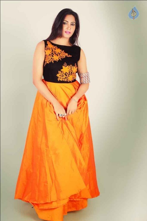Arshi Khan New Photos - 2 / 14 photos