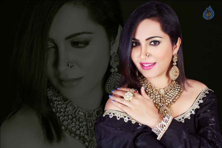 Arshi Khan New Photos - 9 / 14 photos