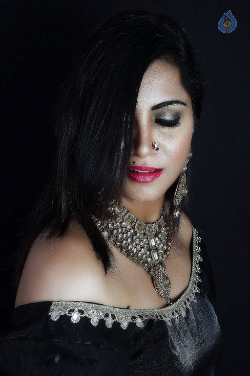 Arshi Khan New Photos - 10 / 14 photos