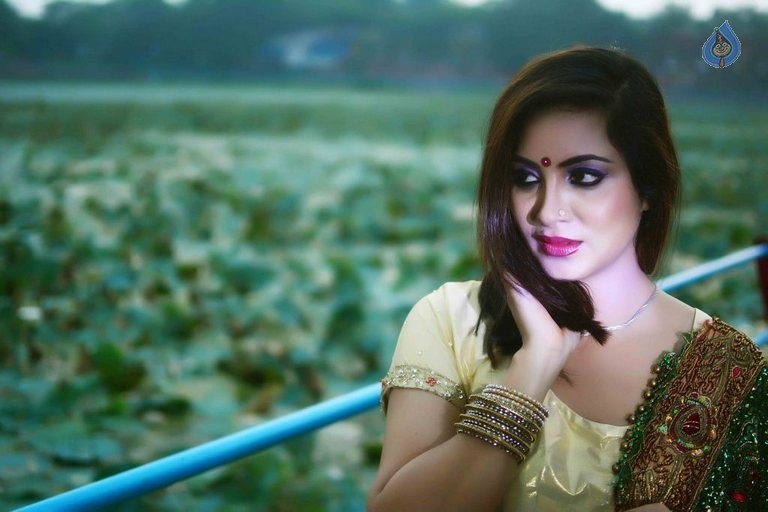 Arshi Khan New Photos - 9 / 21 photos