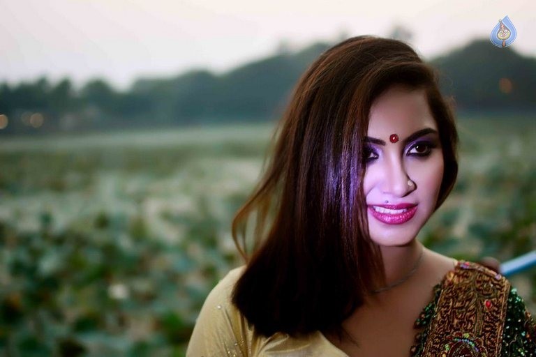 Arshi Khan New Photos - 21 / 21 photos