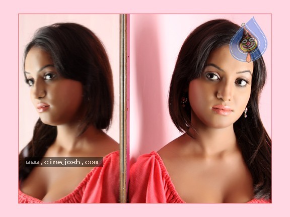 Arshia Stills - 19 / 33 photos