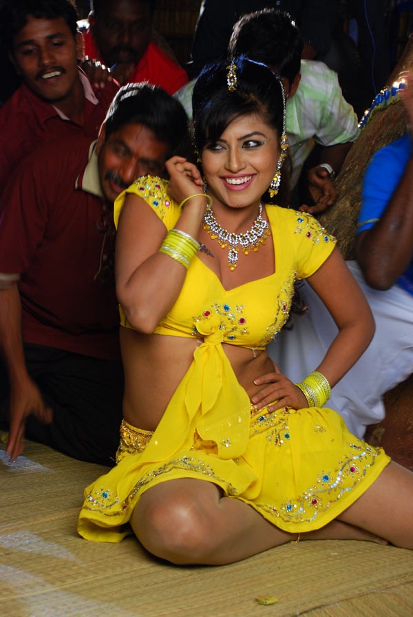 Arthi Puri - 4 / 33 photos