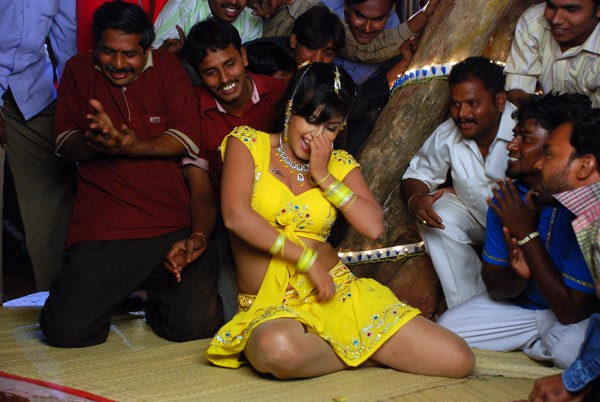 Arthi Puri - 22 / 33 photos