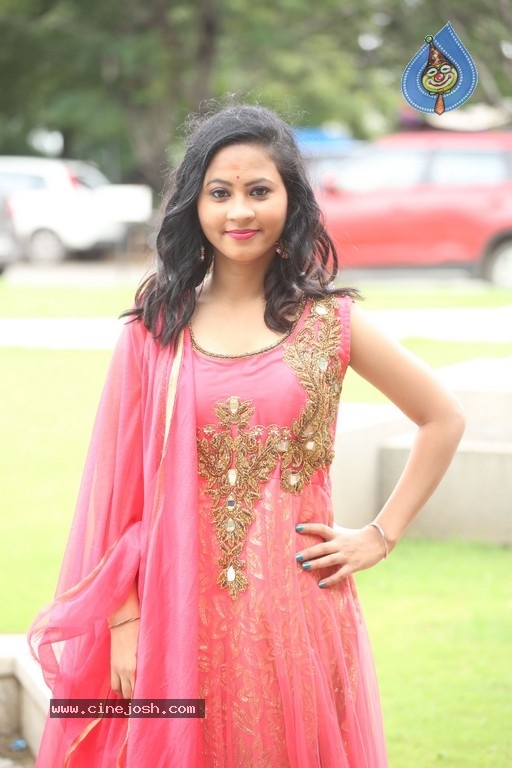 Asha New Photos - 7 / 13 photos