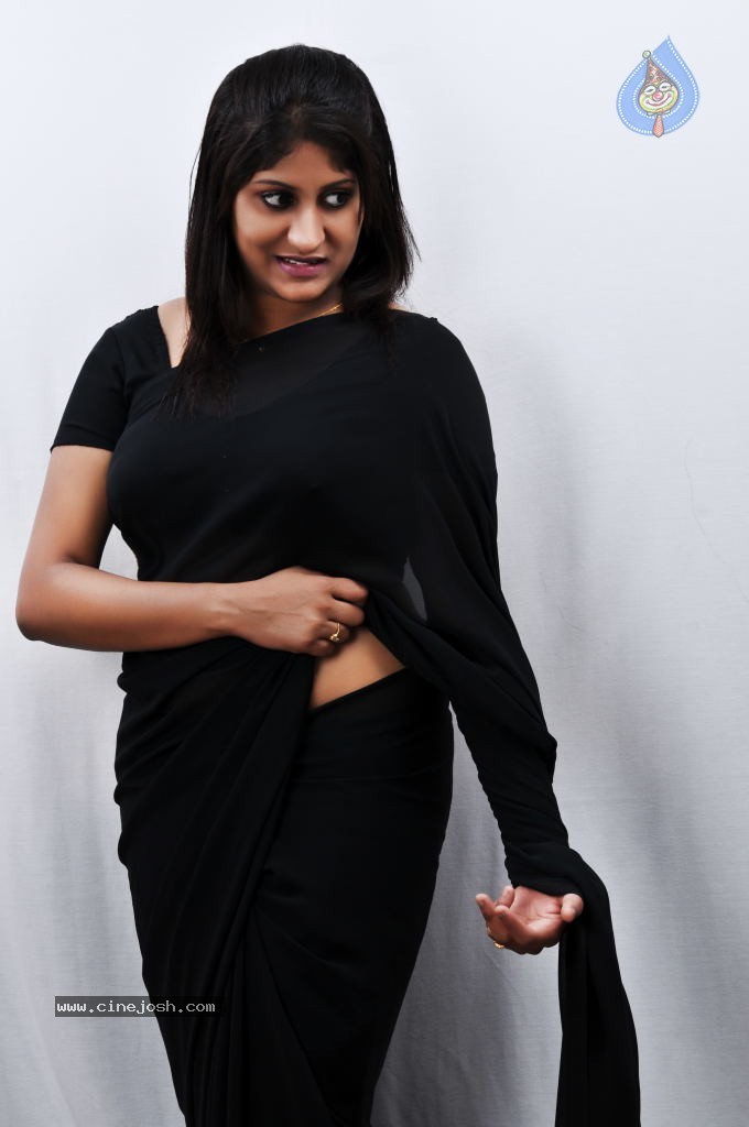 Ashi Hot Stills - 2 / 24 photos