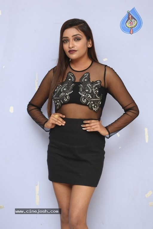 Ashi Roy Gallery - 11 / 21 photos