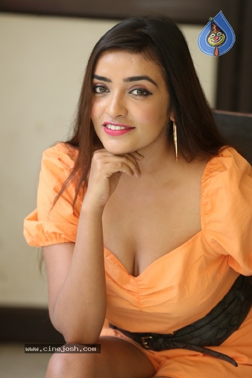 Ashi Roy Stills - 18 / 21 photos