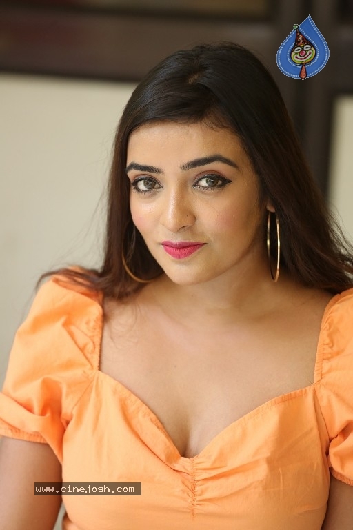 Ashi Roy Stills - 21 / 21 photos