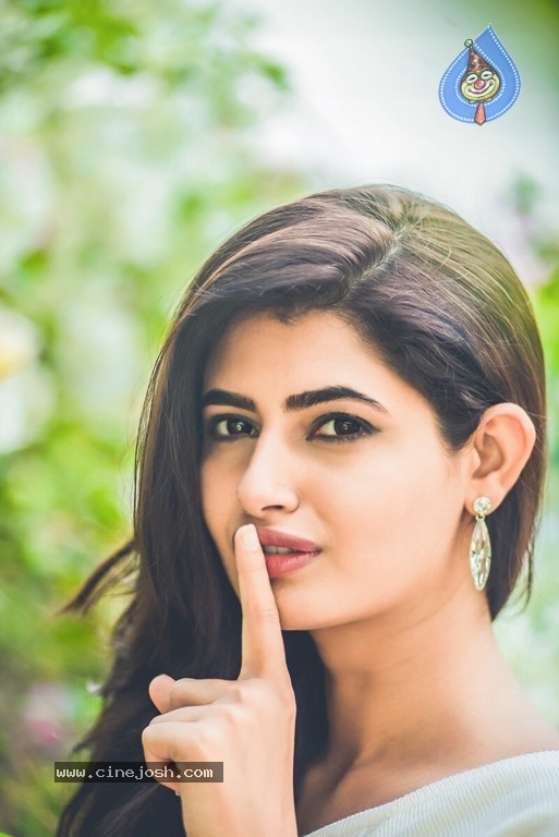 Ashima Narwal Photoshoot - 8 / 9 photos