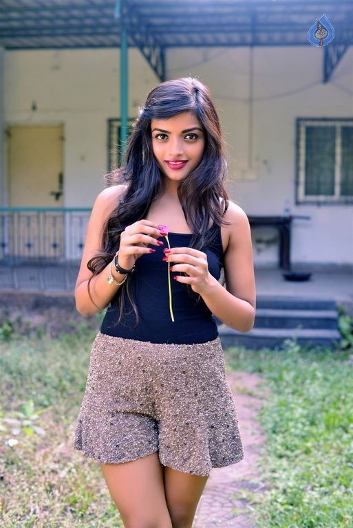 Ashna Zaveri New Photos - 2 / 9 photos