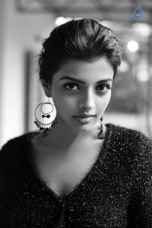Ashna Zaveri New Photos - 5 / 9 photos