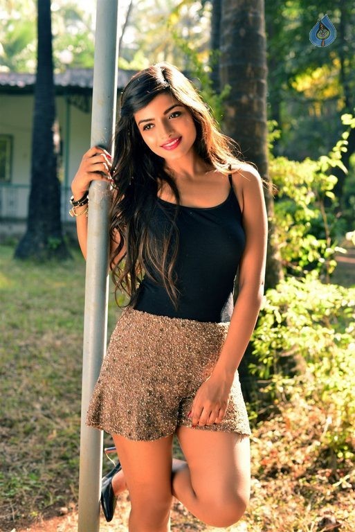 Ashna Zaveri New Photos - 6 / 9 photos