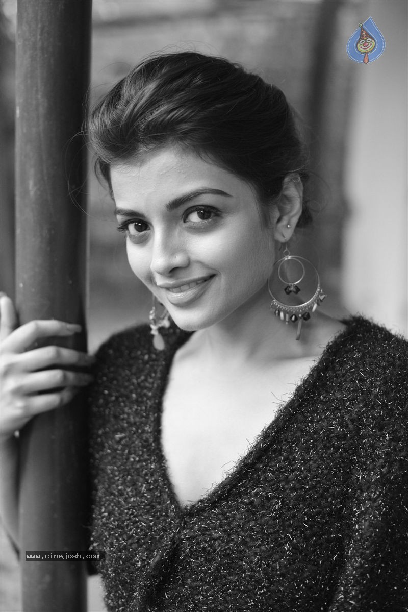 Ashna Zaveri Photo Shoot - 16 / 83 photos