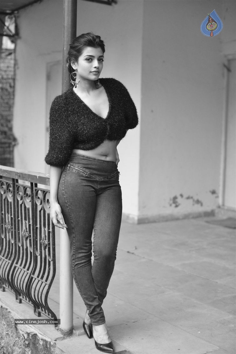 Ashna Zaveri Photo Shoot - 24 / 83 photos