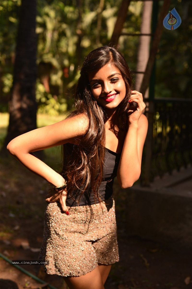 Ashna Zaveri Photo Shoot - 34 / 83 photos