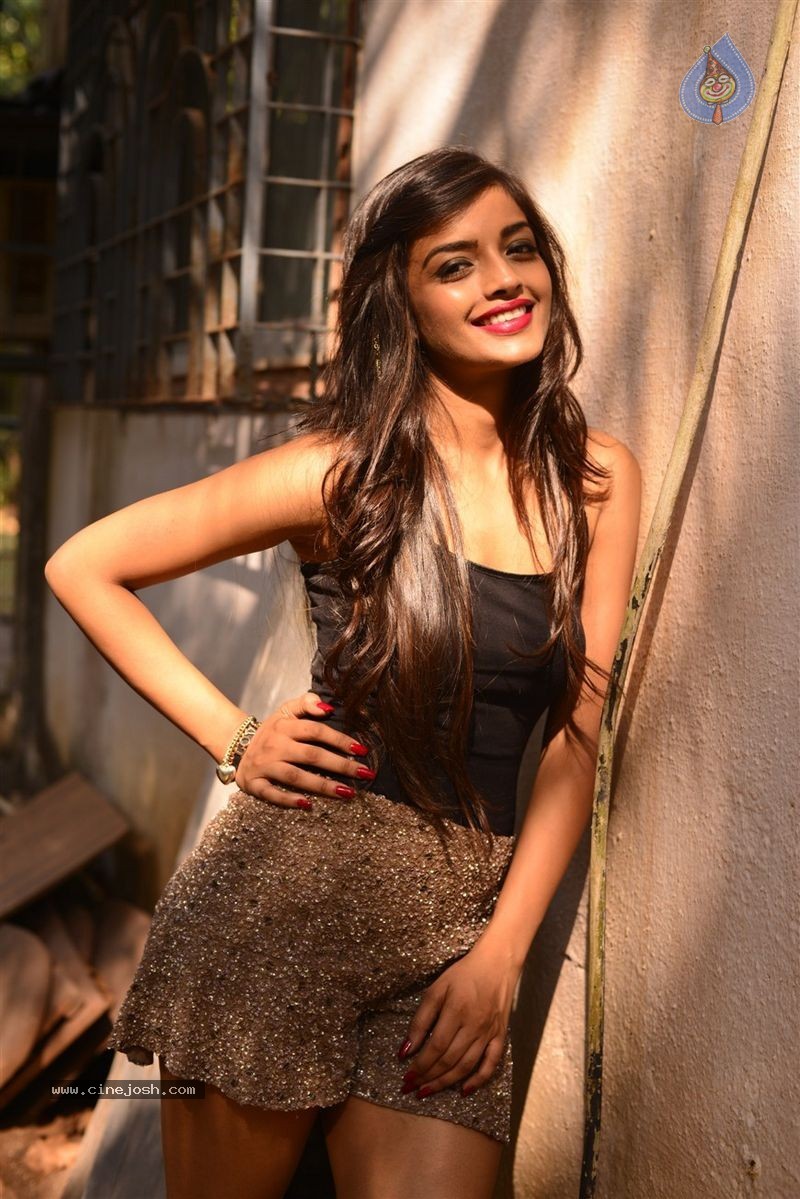 Ashna Zaveri Photo Shoot - 80 / 83 photos