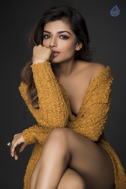 Ashna Zaveri Photo Shoot Images - 26 / 29 photos