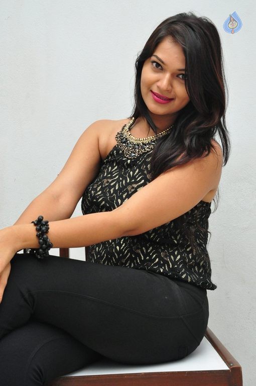 Ashwini New Images - 41 / 42 photos